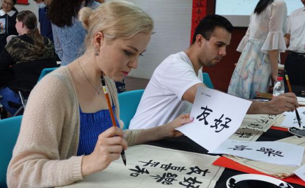 省科技厅（省外专局）举办外国专家“温馨工程”专项活动